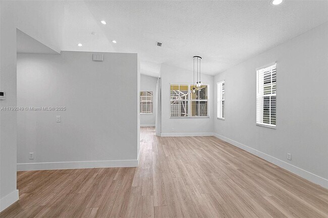 Building Photo - 824 Sand Creek Cir