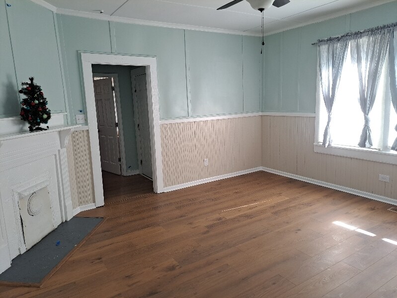 Building Photo - 1004 W 5th Ave