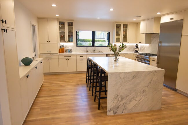 Building Photo - 1310 J Lee Cir