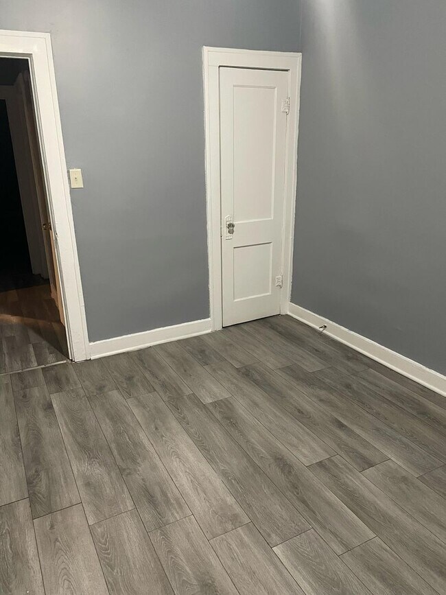 Building Photo - Section 8 Welcomed Large 2 Bedroom