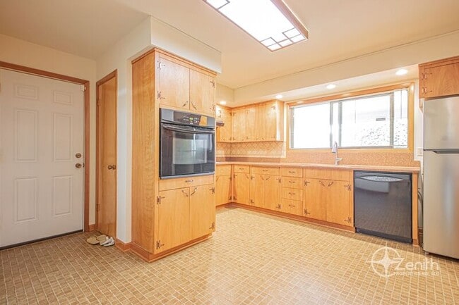 Building Photo - 6509 Louisiana Dr