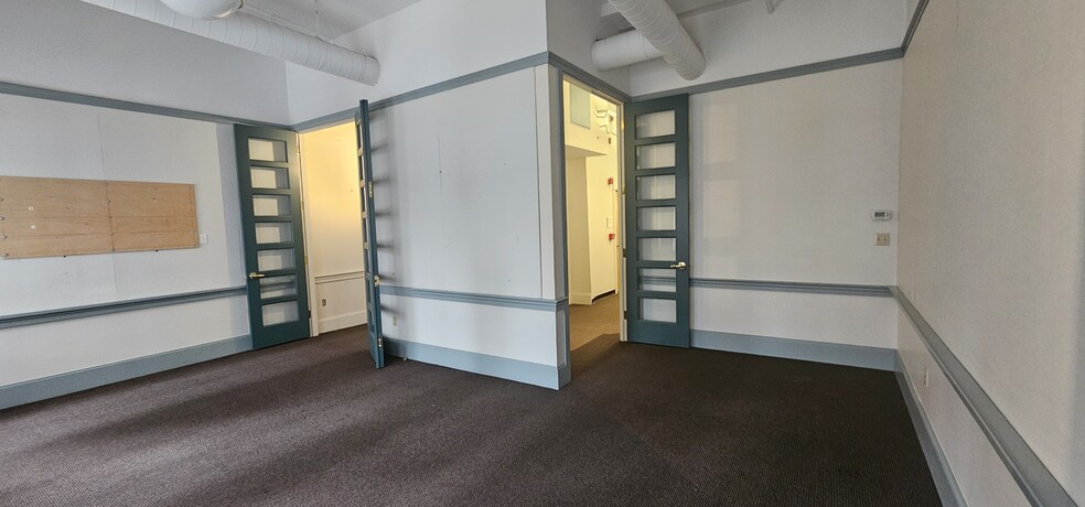 Large Bedroom / Conference Room - 33 Kingston St