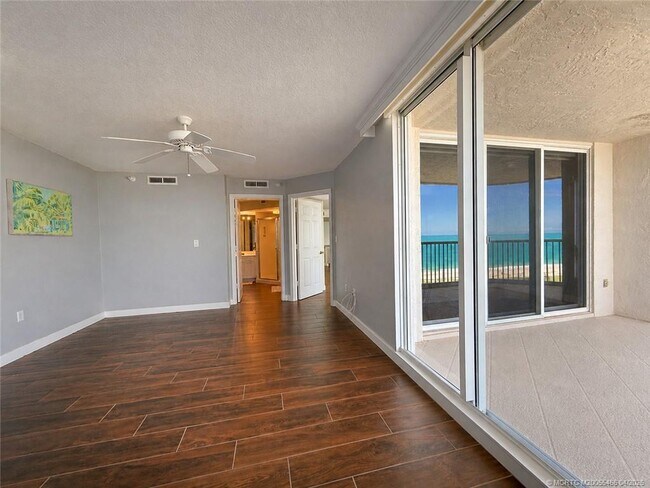 Building Photo - 5051 N Hwy A1A