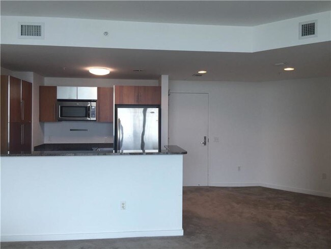Primary Photo - 300 S Biscayne Blvd
