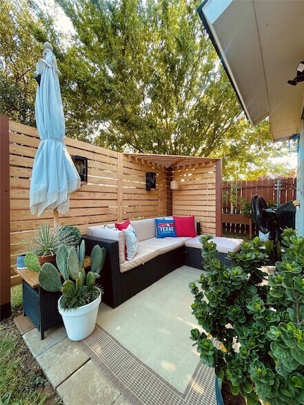 Building Photo - 4908 Meadow Trails Dr