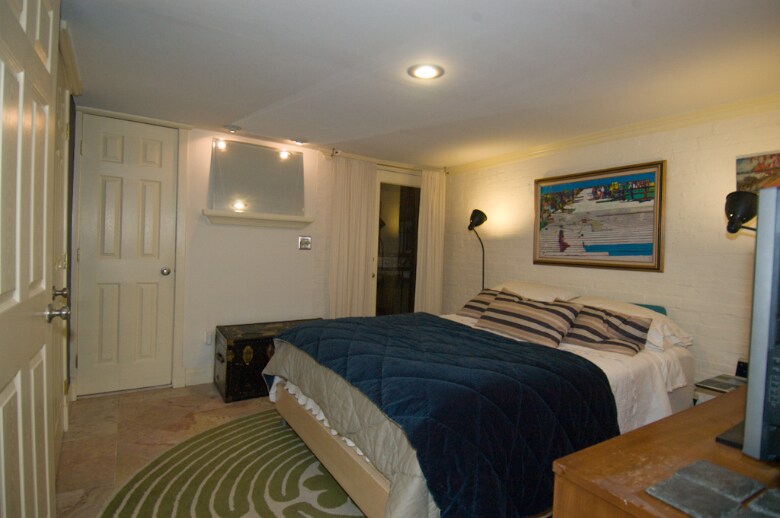 bedroom - 1878 Monroe St NW