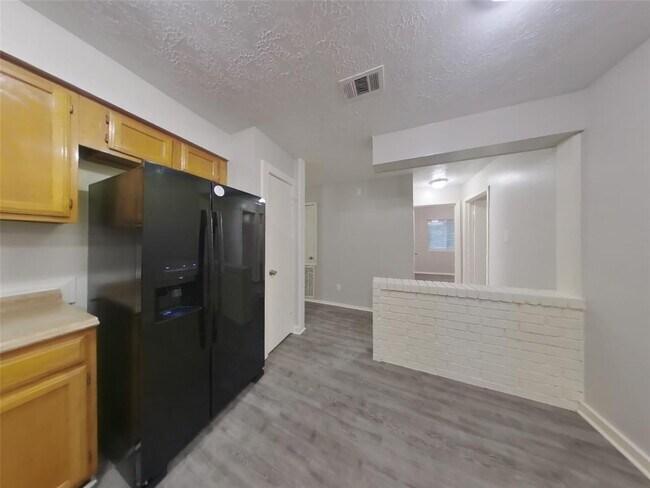 Building Photo - 120 WoodCrest Dr