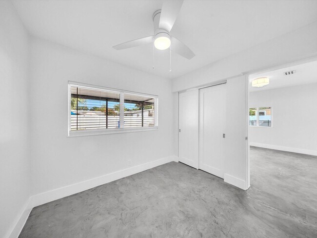 Building Photo - 1721 N 16th Ct