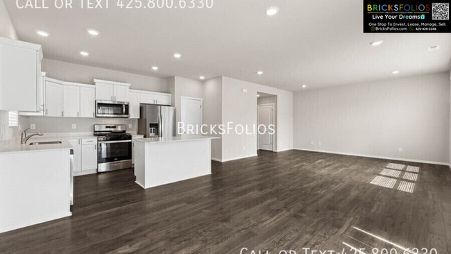 Building Photo - Welcome home to The Berkshire in the heart of Port Orchard