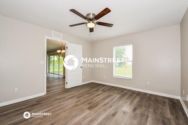 Building Photo - 2405 NW Juanita Pl