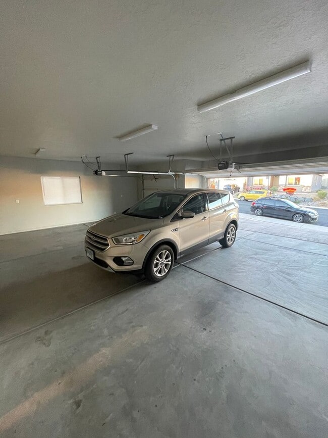 Building Photo - Home in Hayden Estates 3 bedroom, 2 bath with a 3 car garage