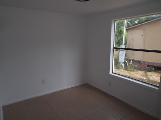 Building Photo - 808 Penny Pl