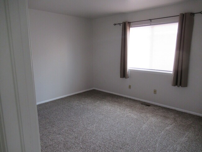 Building Photo - 3091 Leoti Dr