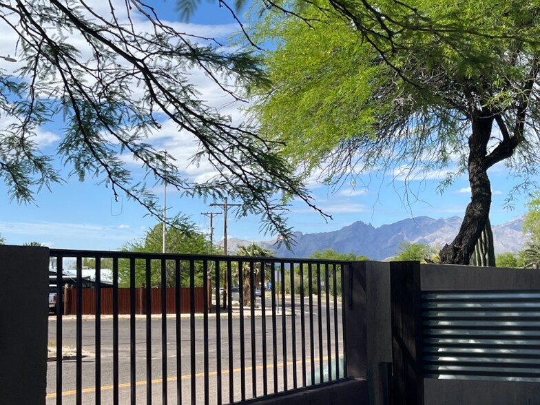 Building Photo - 1519 S Tucson Blvd