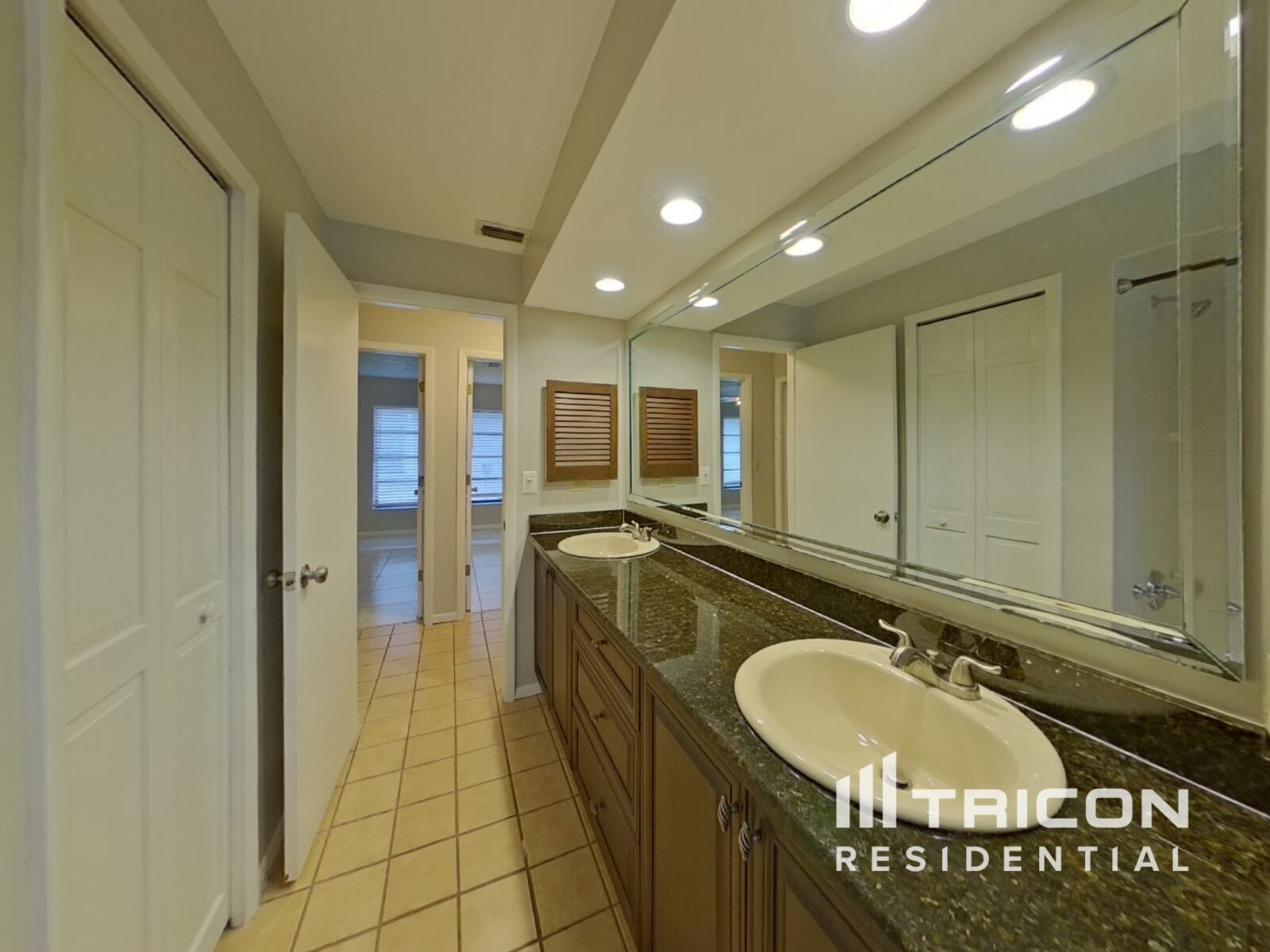 Building Photo - 2666 Luce Dr W