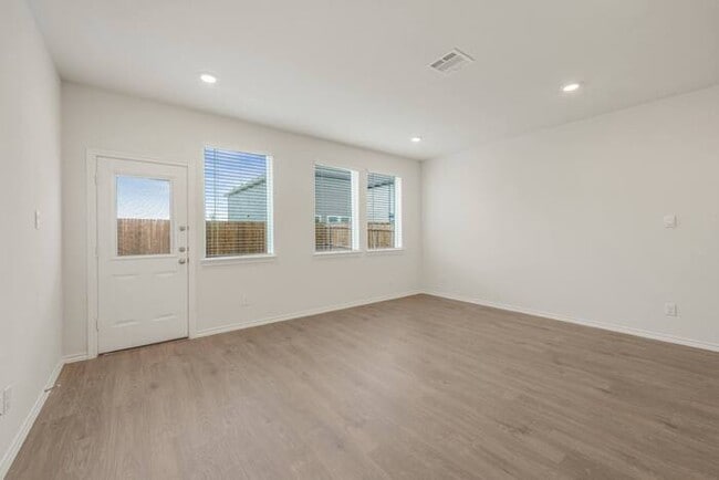 Building Photo - 6026 Primrose Rd