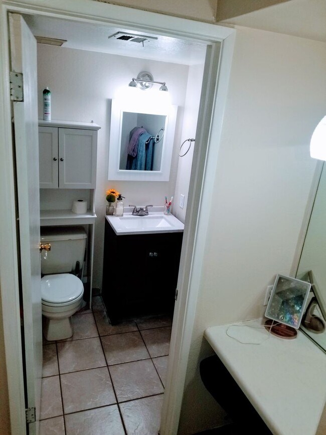 Building Photo - 1 Bed, 1 Bath. Condo! Next to the Heart of NAU Campus!  - Students & Cats OK!! NO Dogs! Avail. Ma...