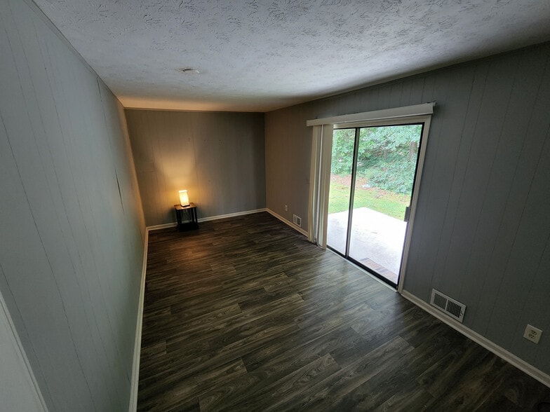 Building Photo - Room in House on Peyton Woods Trail SW