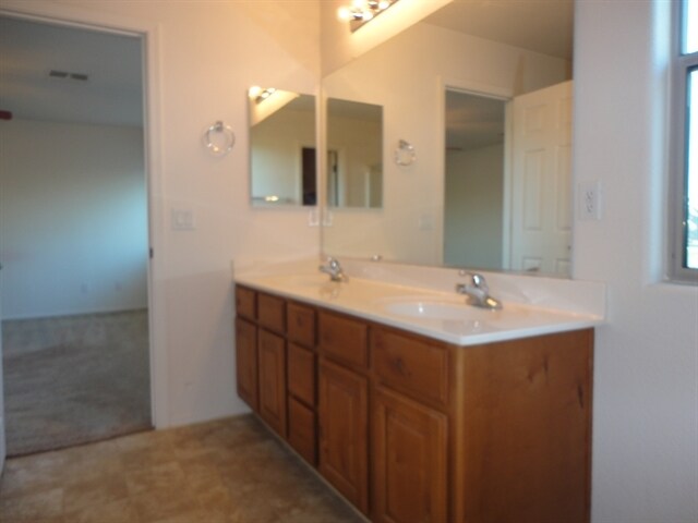 Building Photo - 782 E Christopher St