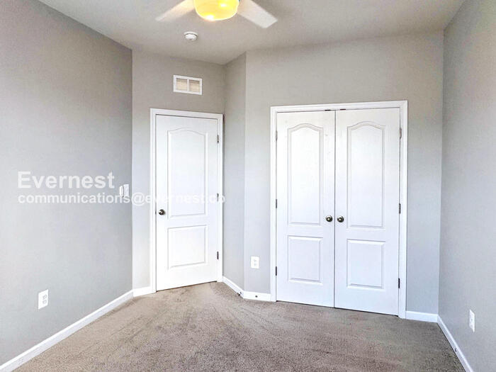 Building Photo - 9001 Elderwood Pl