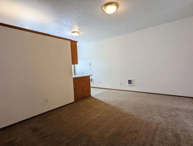 Building Photo - IveJ02