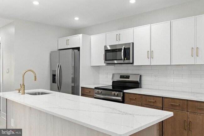 Building Photo - 1626 S 24th St
