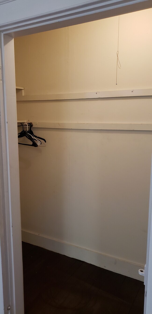 Building Photo - 36 Roberts St