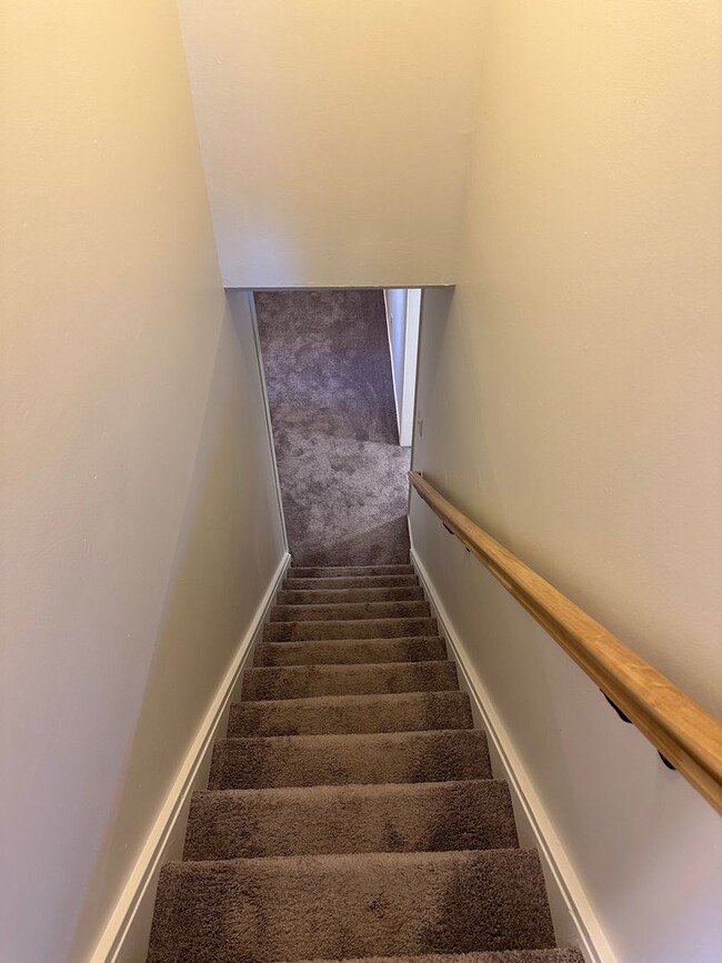 Building Photo - Newly Remodeled 5 Bed, 3 Bath Home – 2-Car...