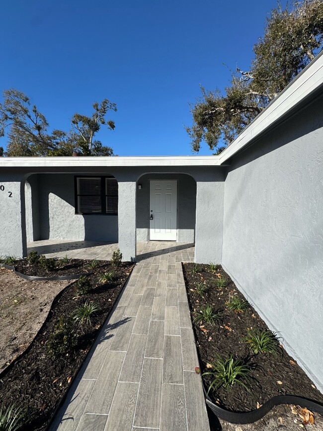 Building Photo - 3402 9th Ave W