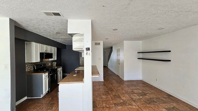 Building Photo - 6436 Kentwick Dr