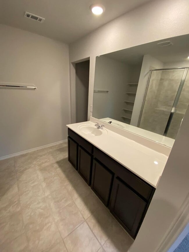 Building Photo - Beautiful 3 Bedroom home in Yowell Ranch
