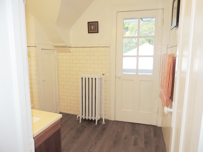 Building Photo - Completely Renovated 5 Bedroom - 1.5 Bath ...