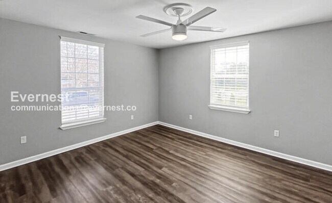 Building Photo - 3 Bed, 2 Bath Home with Fenced Yard / Pet-Friendly / Available Now!