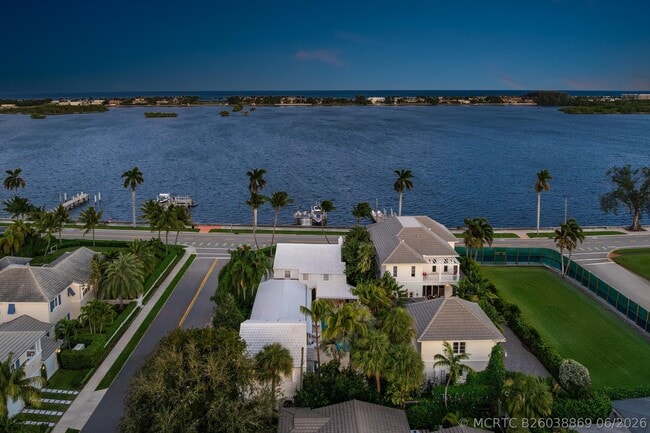 Building Photo - 7103 S Flagler Dr