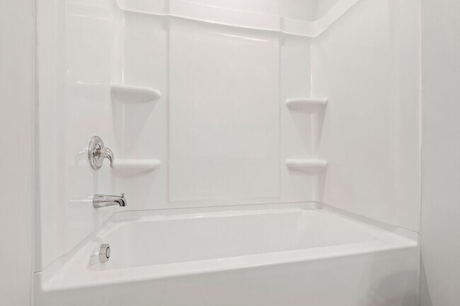 Building Photo - Bright & Beautiful! Modern 3-Bedroom Townh...