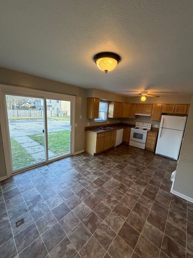 Building Photo - 1163 Bernath