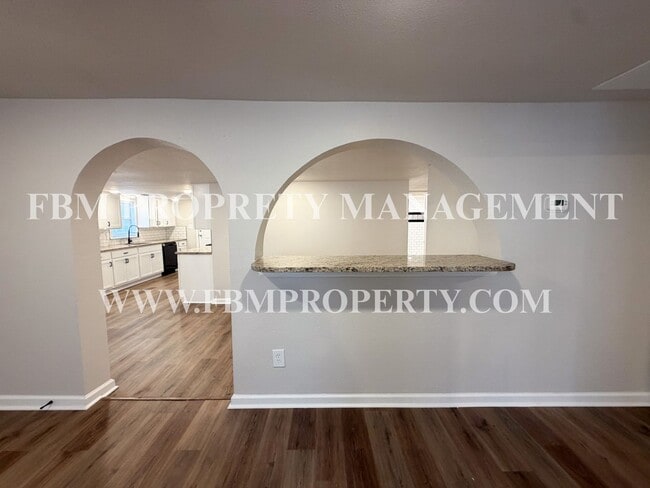 Building Photo - 303 E Thompson St