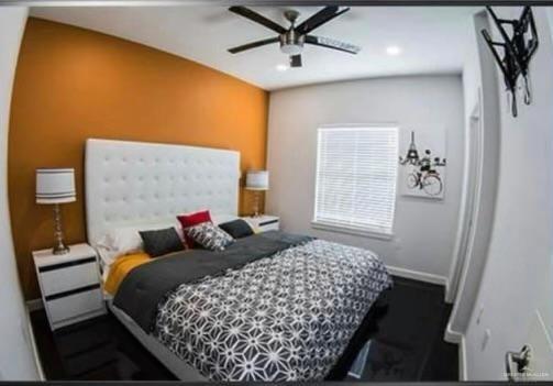 Building Photo - 12 E St