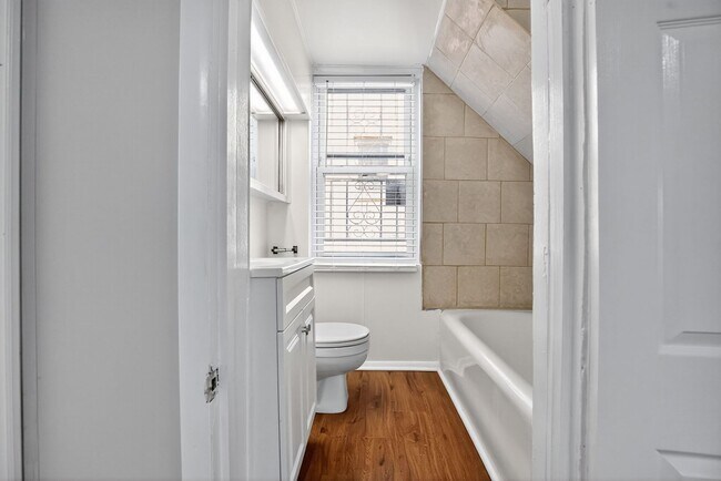 Building Photo - Narcissus