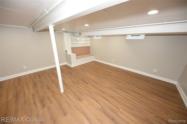 Building Photo - 3342 Prairie Ave