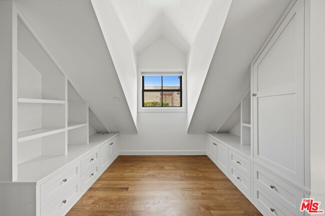 Building Photo - 4316 N Clybourn Ave