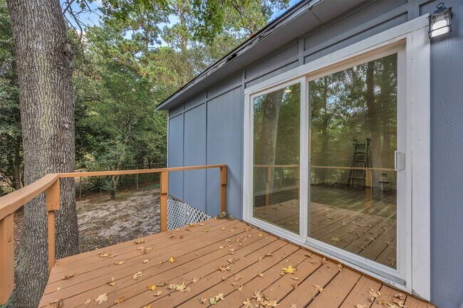 Building Photo - 30519 Lake Cir Ln