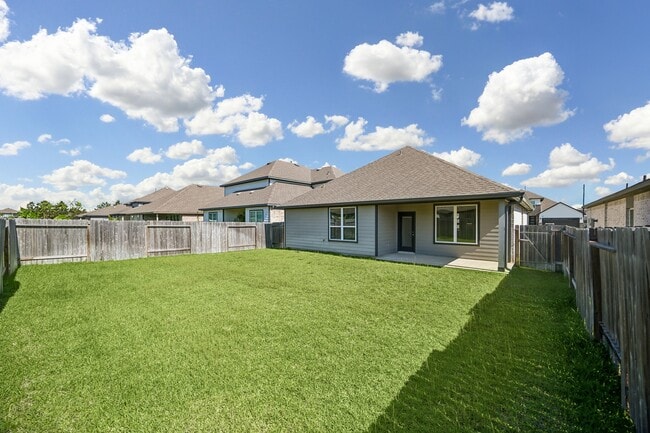 Building Photo - 22843 Castello Lakes Dr