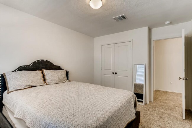 Building Photo - 3901 Fort Collins Way