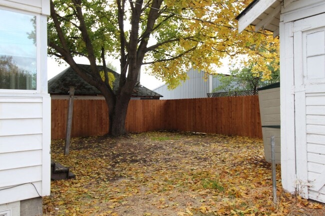 Building Photo - 4711 N Regal St