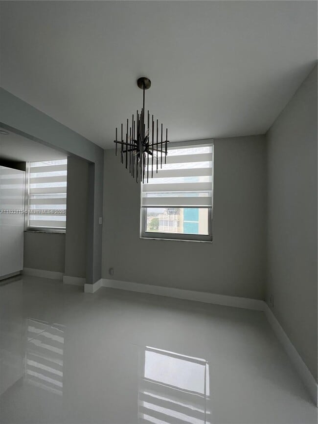 Building Photo - 4200 Hillcrest Dr