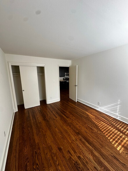 Building Photo - 1039 N Cass St