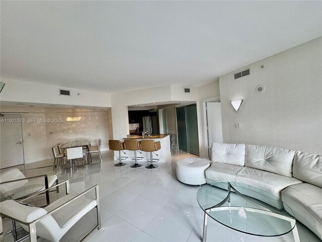 Building Photo - 20000 E Country Club Dr