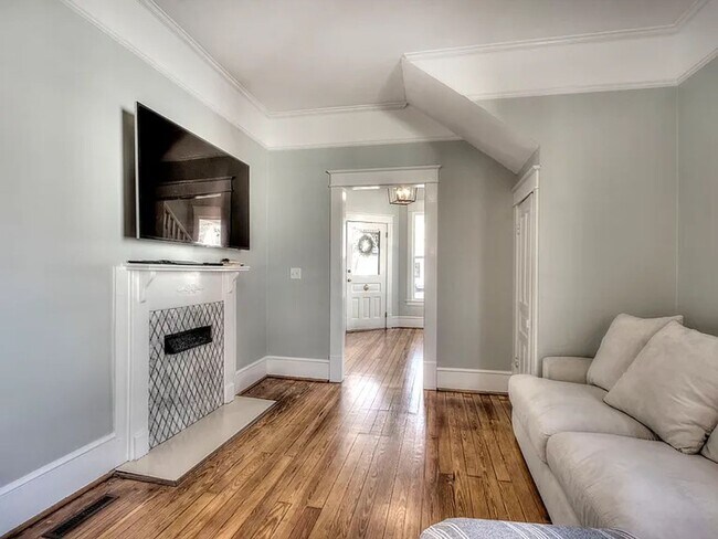 Building Photo - 3 Bedrooms, 2 Bathrooms - Home close to Downtown Rome!