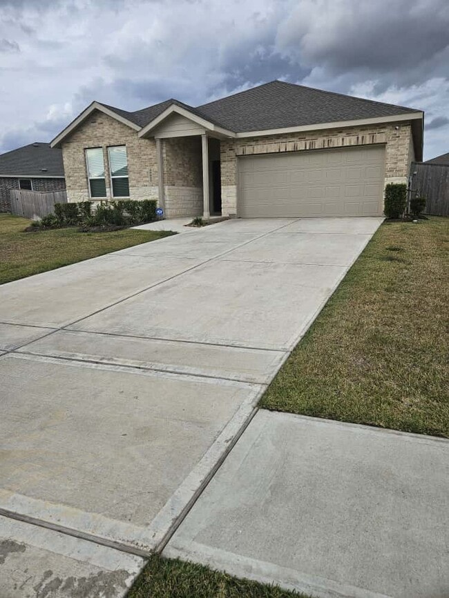 Building Photo - 26610 Coast Redwood Dr